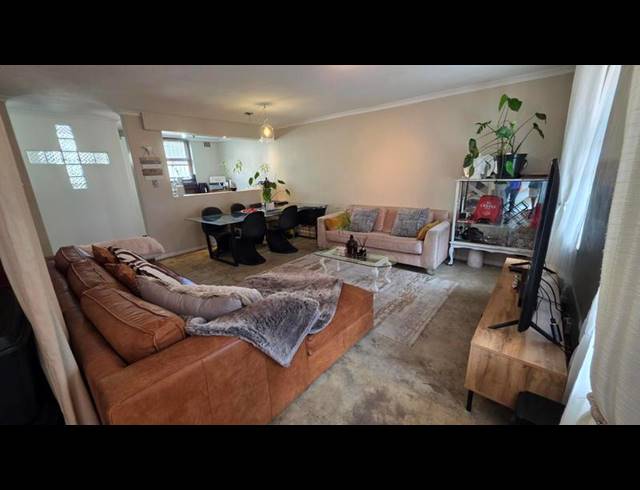 3 BEDROOM TOWNHOUSE FOR SALE IN ZONNEBLOEM